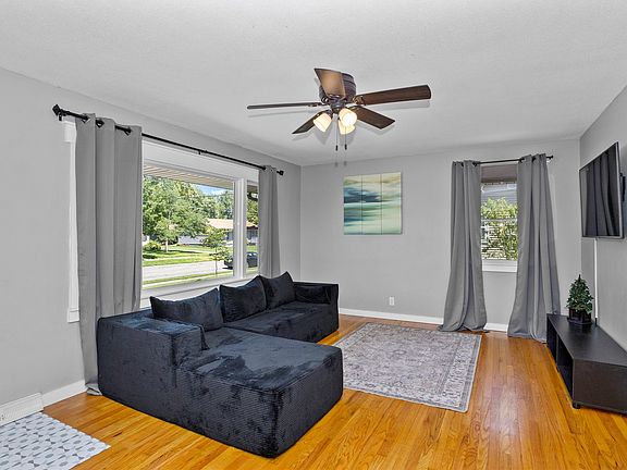 3rd image of 240 Bel Aire Dr