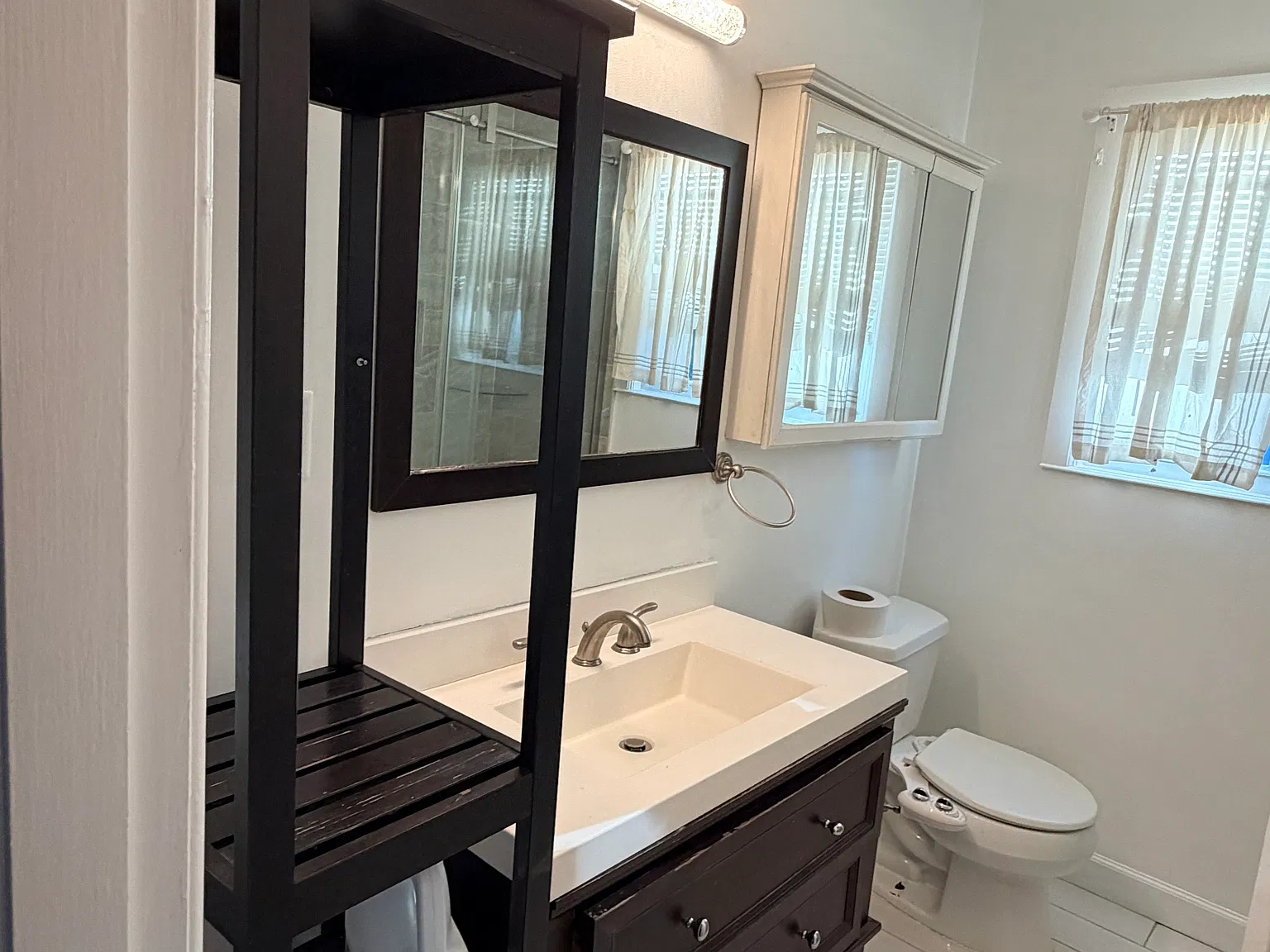 5 bed, 2574 sqft, $3,950 — Photo 4