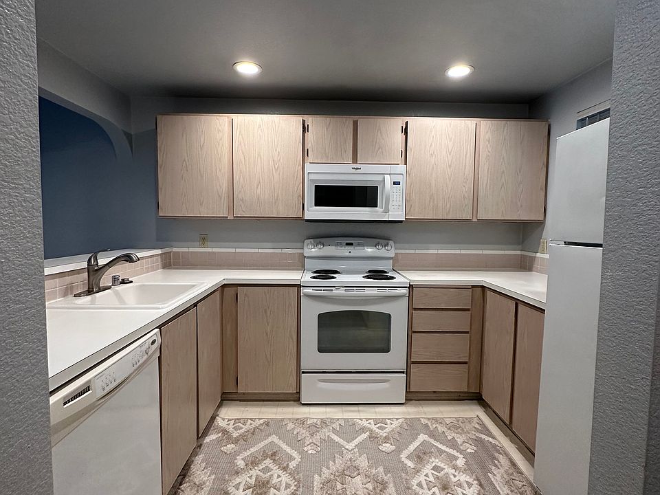 1st image of 12740 NE 10th Pl APT E305