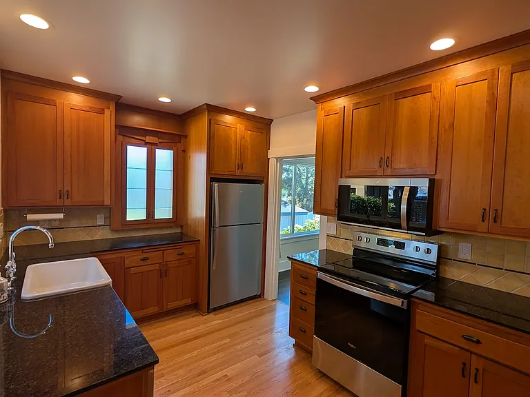 Kitchen (upstairs)