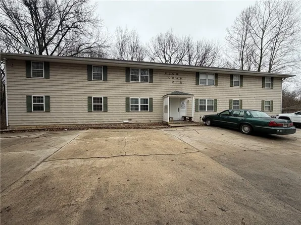 8208 Chas Cir, Liberty, MO 64068