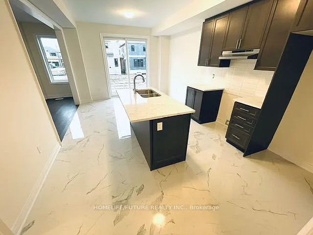 15 Wesley Brooks St — Photo 7