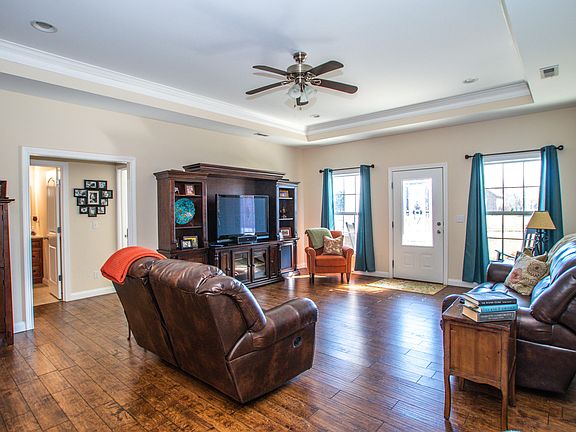 3rd image of 164 Blakenrod Blvd