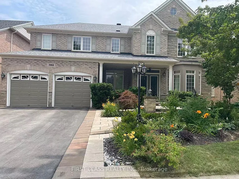 2084 Bingley Cres #W/O — Photo 1