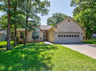 1117 Kiowa Dr E, Lake Kiowa, TX 76240