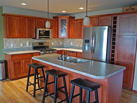 2nd image of 8905 Hollybush Ln