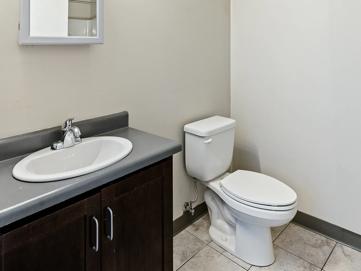 1 bed, 1040 sqft, $975 — Photo 3