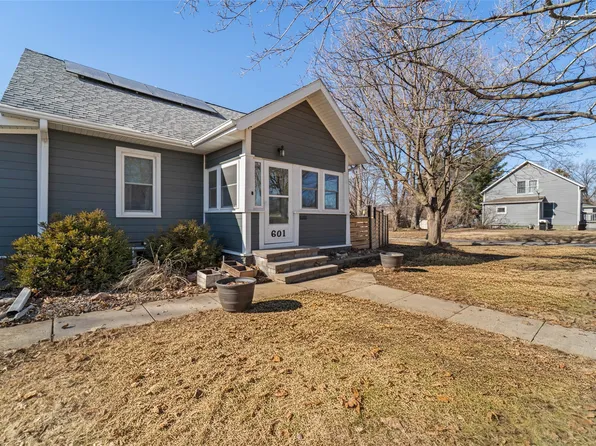 601 E 9th St S, Newton, IA 50208