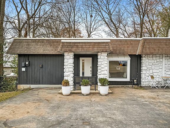 2nd image of 3555 S Mentor Avenue
