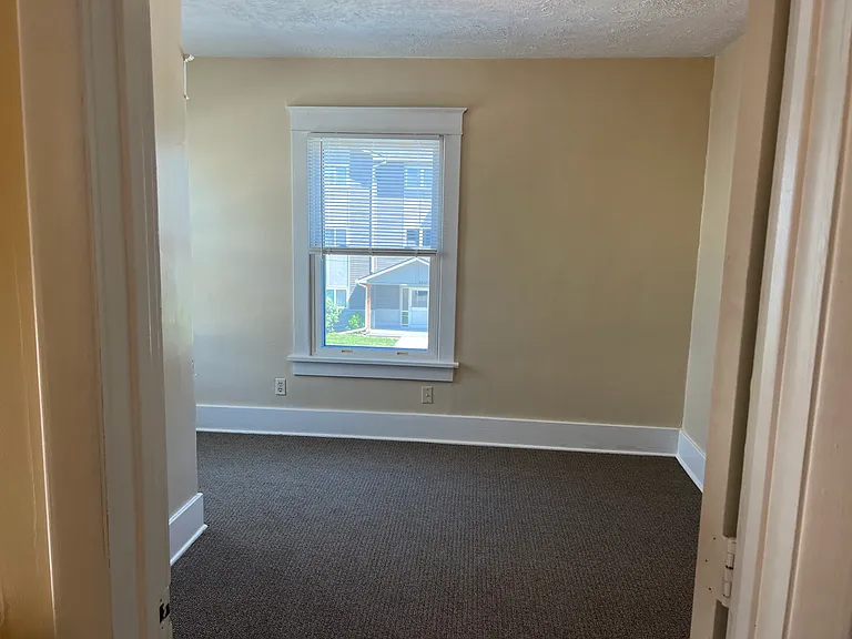 2411 Lynn St — Photo 13