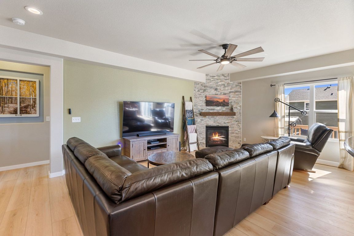 next background image