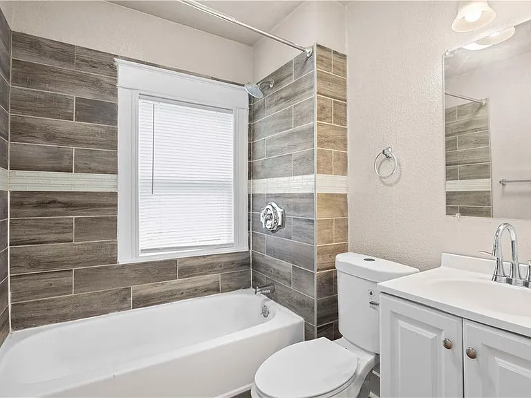 2319 Norton Ave — Photo 5