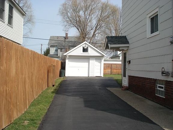 3rd image of 18817 Kewanee Ave