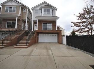 182 W 54th St #2, Bayonne, NJ 07002