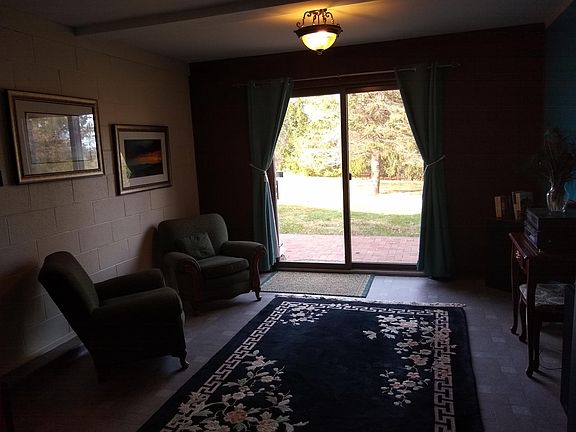 Other end, sitting area of materbedroom with veiw.