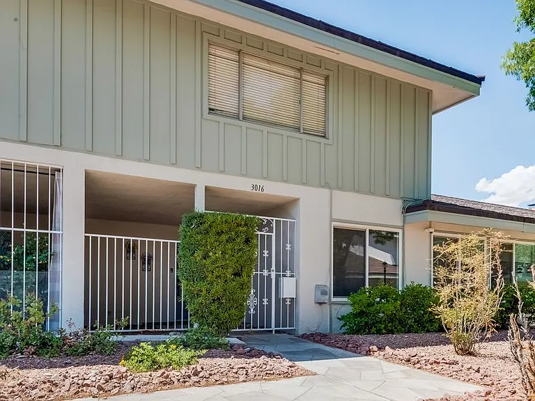 3016 El Camino Ave — Photo 1