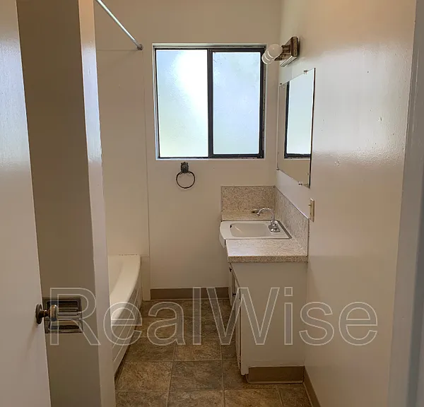 860 Glendale Ave — Photo 15