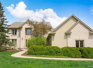 729 Roxbury Ct, Orion, MI 48359