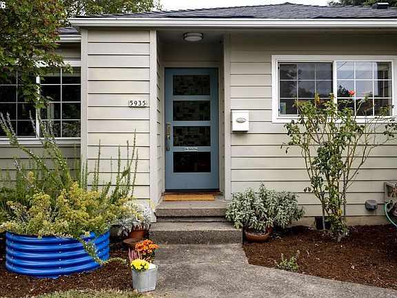 2nd image of 5935 SE Tibbetts St