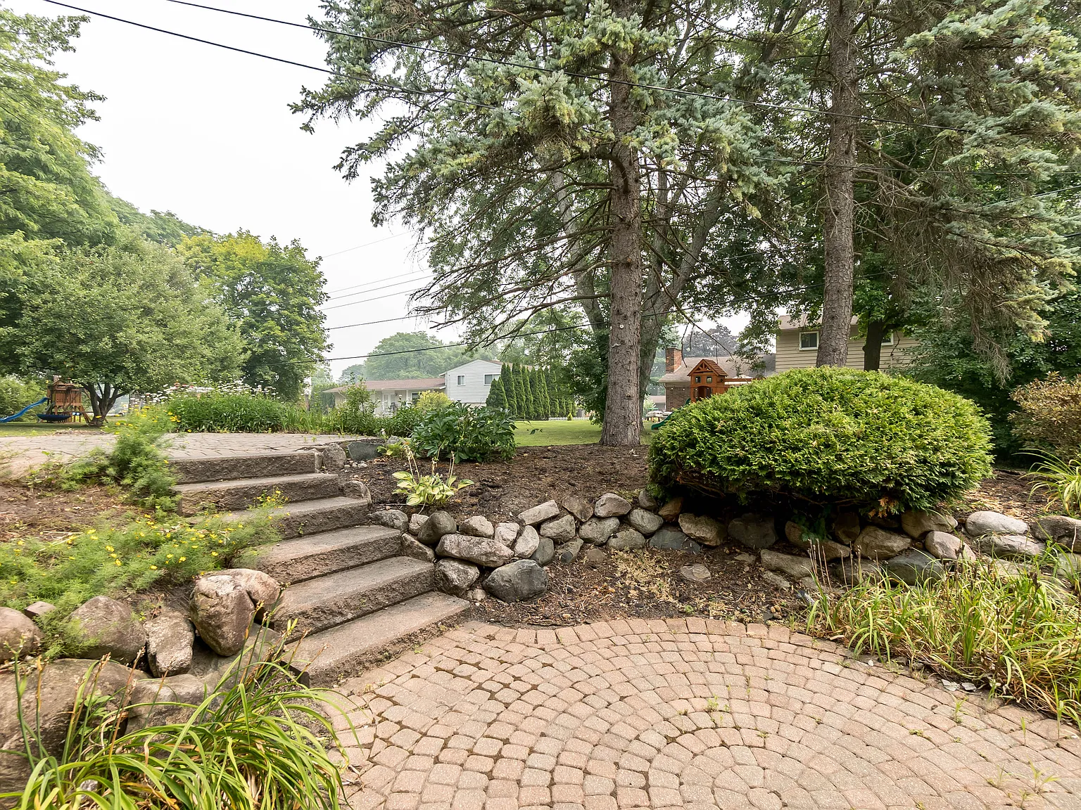 3 bed, 2470 sqft, $3,600 — Photo 3