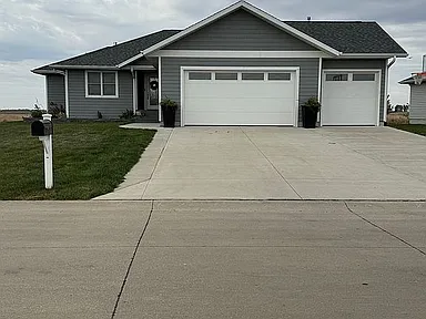 105 Nolan Dr — exterior photo