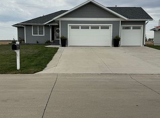 105 Nolan Dr, Emmetsburg, IA 50536