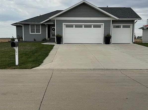 105 Nolan Dr, Emmetsburg, IA 50536
