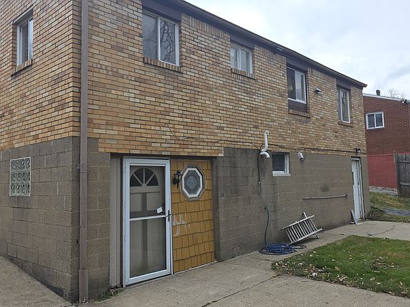 2nd image of 729 Dehaviland Dr