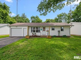 216 N Oak St, Nokomis, IL 62075