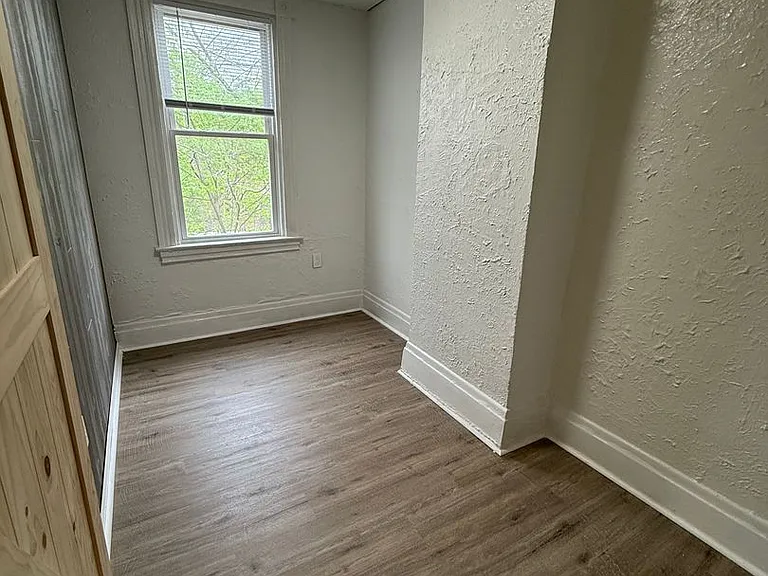1104 Langtry St — Photo 11