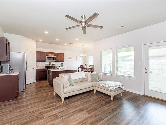 3rd image of 23229 Mills Blvd