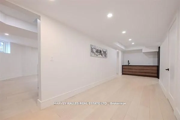3279 Lakeshore Rd — Photo 42