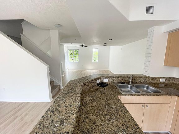 4th image of 2971 NE 185th St