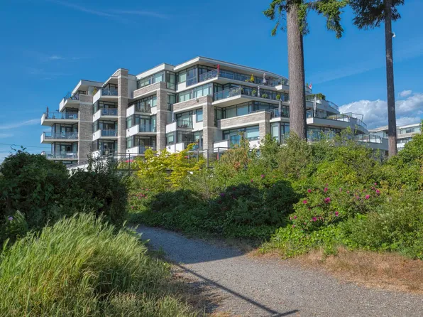 5725 Teredo St #402, Sechelt, BC V7Z 0J7