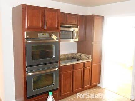 Part 1 of Kitchen
						:
						Totally new kitchen: Double Oven, Microwave, Cook top