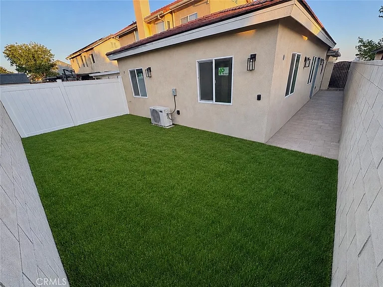2643 Summerchase Ave #B — Photo 23