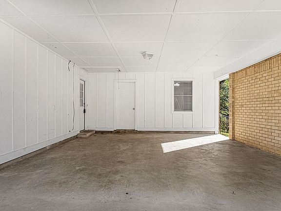 4th image of 1006 Bazzell Dr