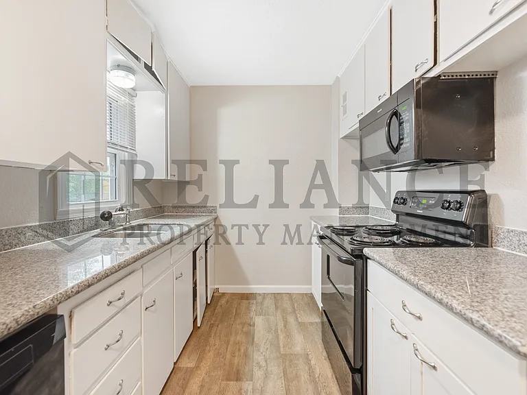726 S Bonn St — Photo 9