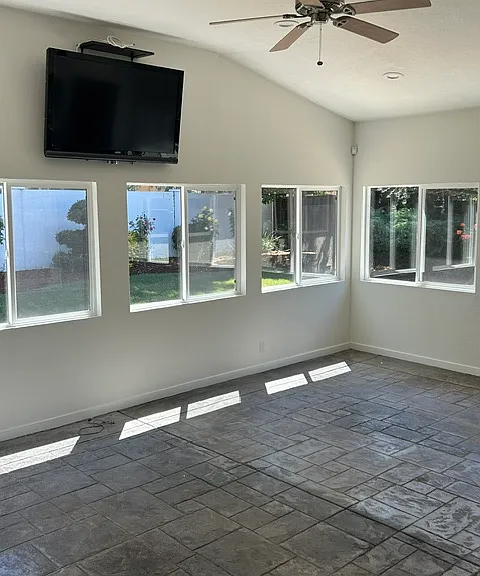 315 Landeros Dr — Photo 6