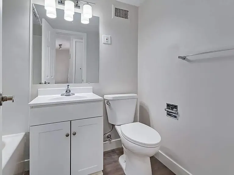 328 Saskatchewan Cres E — Photo 9