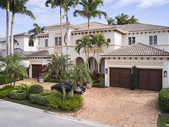 4th image of 784 Harbour Isle Court