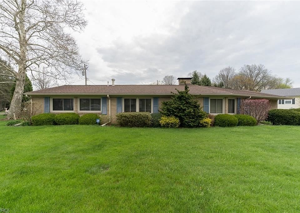 1st image of 2687 Hyacinth Dr NW