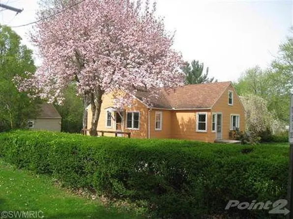 406 E Kalamazoo St, Bloomingdale, MI 49026