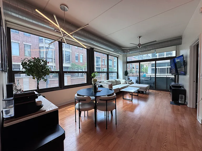 650 W Wayman St #205 — Photo 2