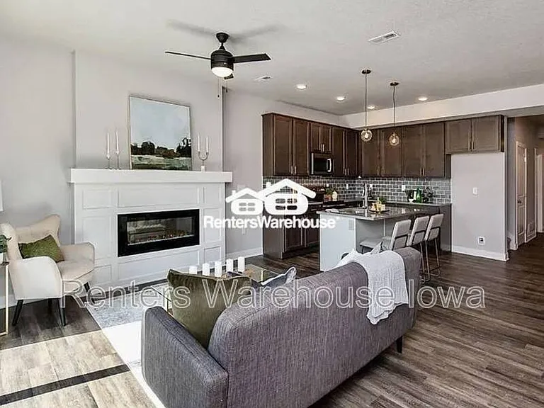 3619 NE Kara Ln — Photo 2