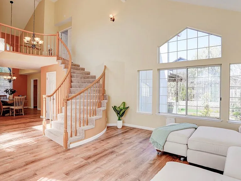 121 Nottingham Way — Photo 10