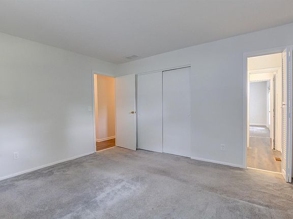5th image of 959 Harkin Dr