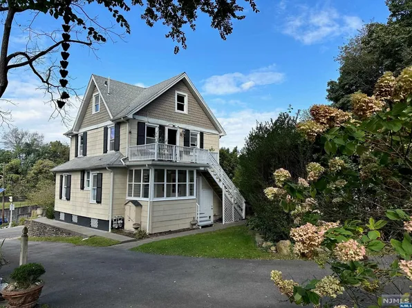 453 S Broad St, Glen Rock, NJ 07452