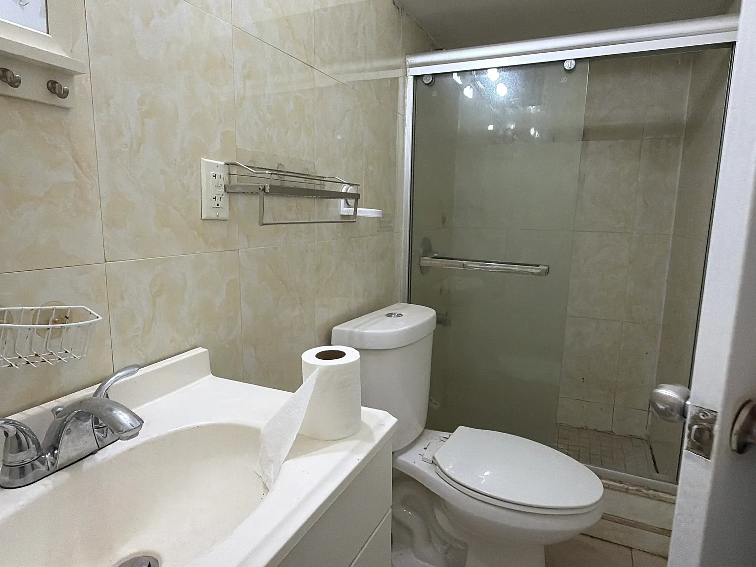 2 bed, 600 sqft, $2,400 — Photo 2