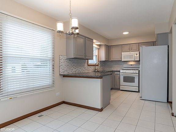 5th image of 113 Woodview Dr